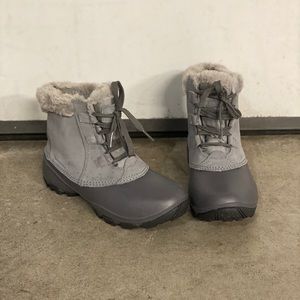 Columbia sports wear snow shoes